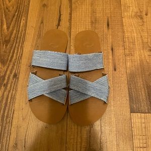 Stretchy band sandals